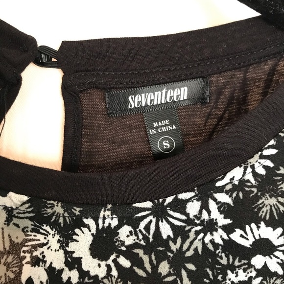 Black and white floral top ,super cute! - Picture 2 of 5